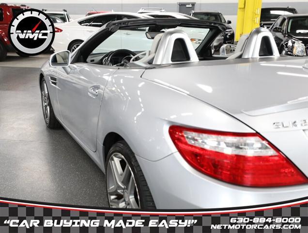 Photo of 2015 Diamond Silver Metallic Mercedes-Benz SLK-Class