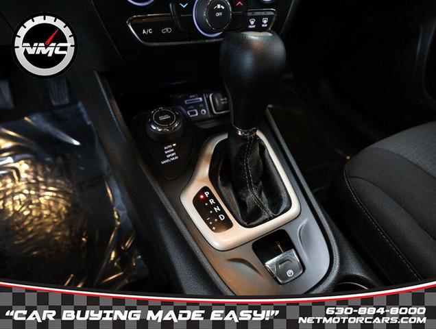 Photo of 2016 Bright White Clearcoat Jeep Cherokee