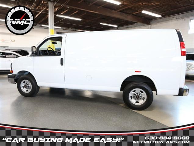 Photo of 2015 Summit White GMC Savana 2500