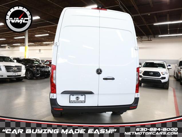 Photo of 2022 Arctic White Mercedes-Benz Sprinter 2500
