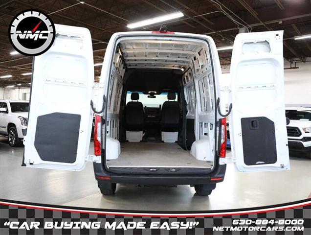 Photo of 2022 Arctic White Mercedes-Benz Sprinter 2500