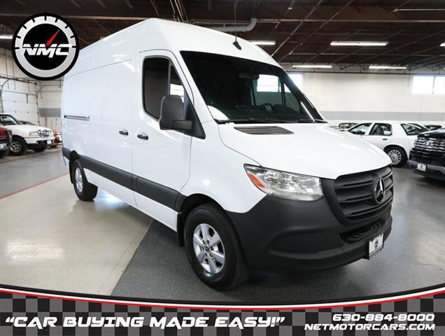 Photo of 2022 Arctic White Mercedes-Benz Sprinter 2500