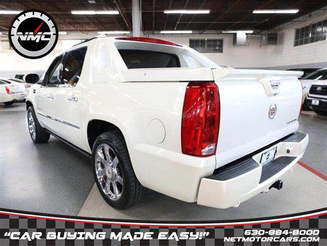 Photo of 2013 White Diamond Tricoat Cadillac Escalade EXT