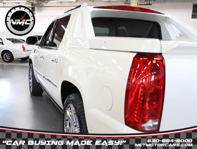 Photo of 2013 White Diamond Tricoat Cadillac Escalade EXT