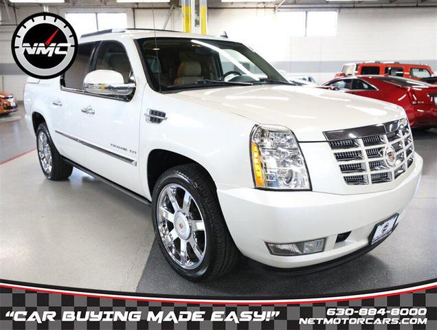 Photo of 2013 White Diamond Tricoat Cadillac Escalade EXT