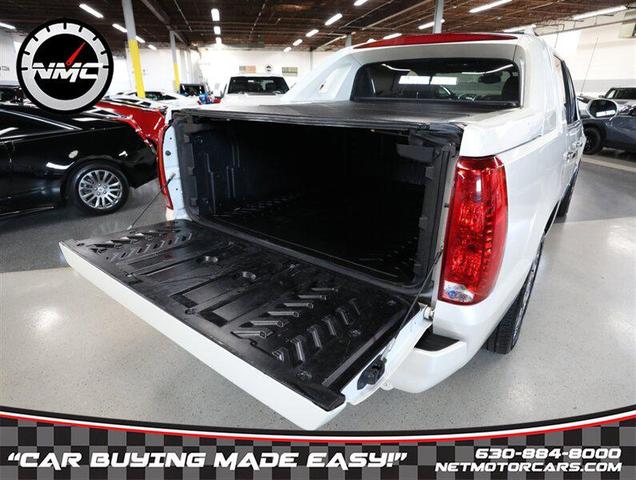 Photo of 2013 White Diamond Tricoat Cadillac Escalade EXT
