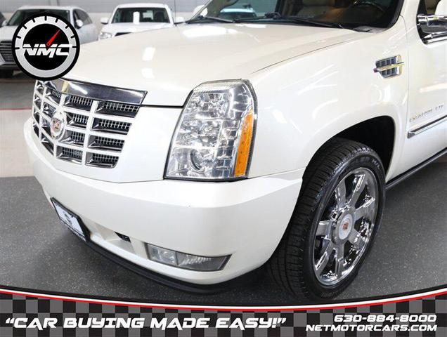 Photo of 2013 White Diamond Tricoat Cadillac Escalade EXT
