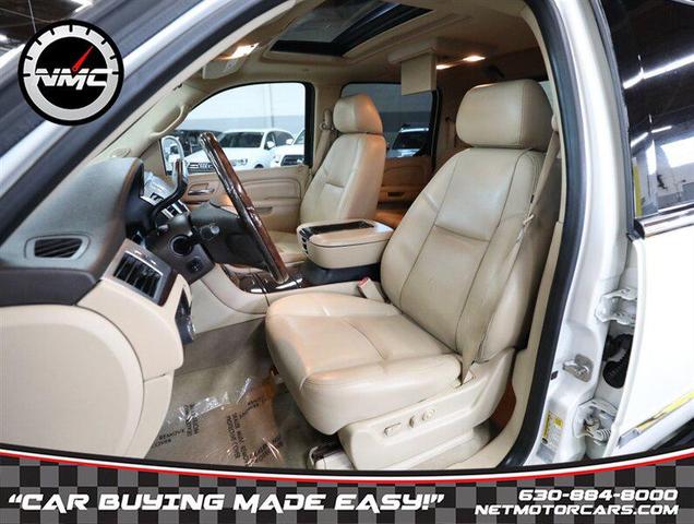 Photo of 2013 White Diamond Tricoat Cadillac Escalade EXT