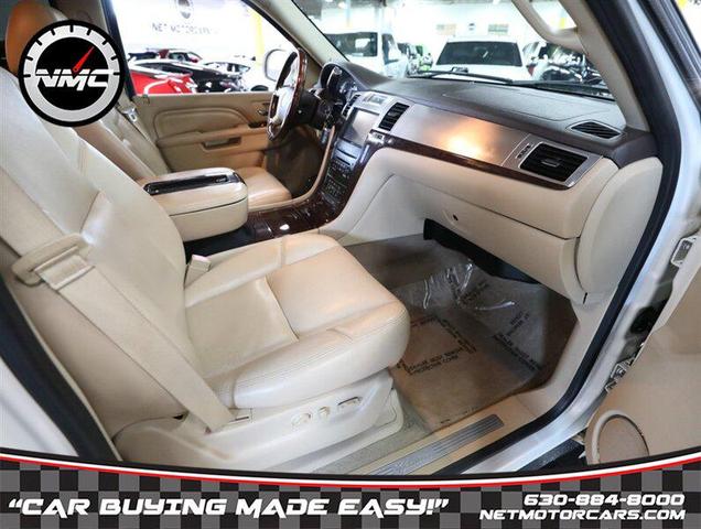 Photo of 2013 White Diamond Tricoat Cadillac Escalade EXT