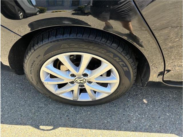 Photo of 2010 Black Volkswagen Jetta