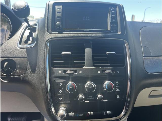 Photo of 2018 White Dodge Grand Caravan