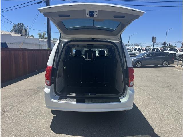Photo of 2018 White Dodge Grand Caravan