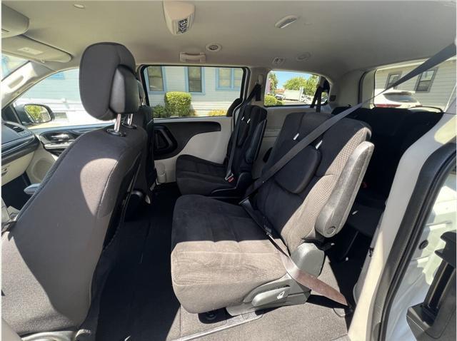 Photo of 2018 White Dodge Grand Caravan