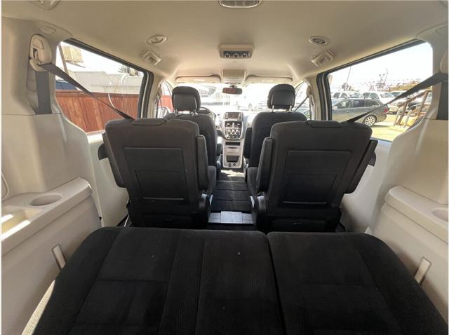 Photo of 2018 White Dodge Grand Caravan