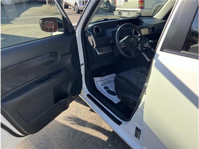 Photo of 2014 White Scion xB