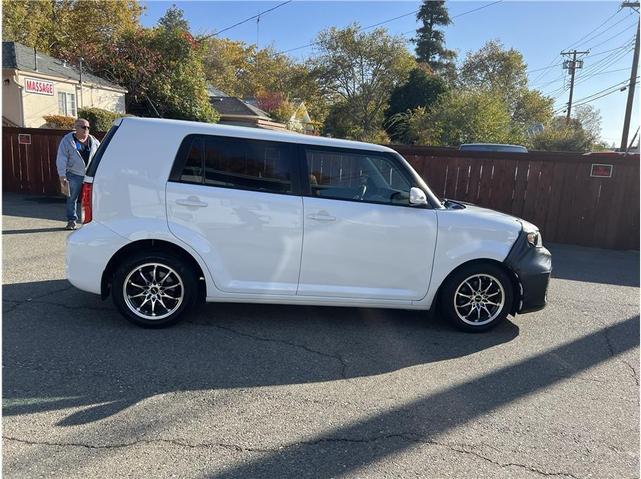Photo of 2014 White Scion xB