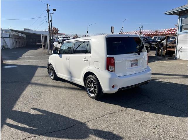 Photo of 2014 White Scion xB