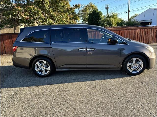 Photo of 2012 Gray Honda Odyssey