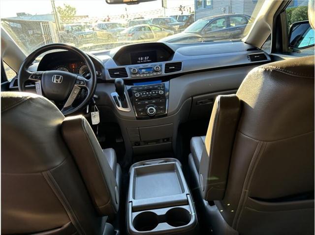 Photo of 2012 Gray Honda Odyssey