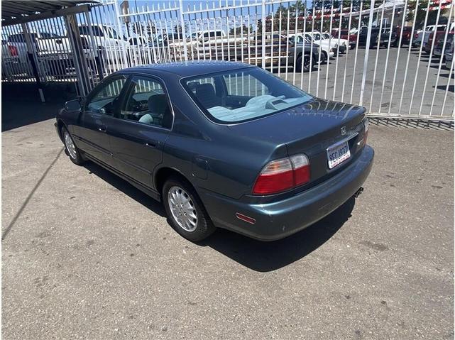 Photo of 1997 Green Honda Accord