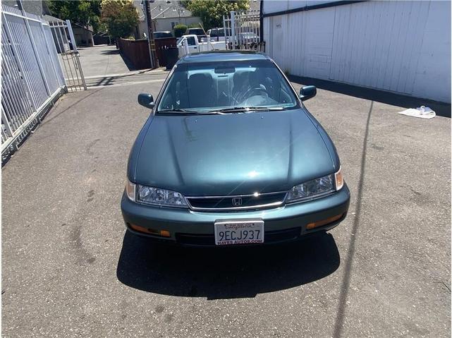 Photo of 1997 Green Honda Accord