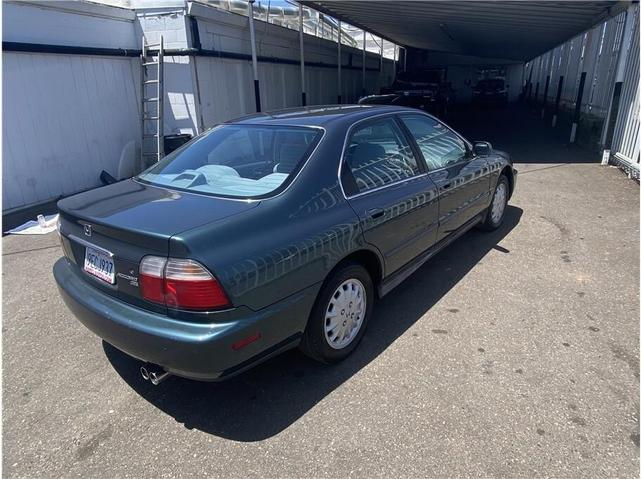 Photo of 1997 Green Honda Accord