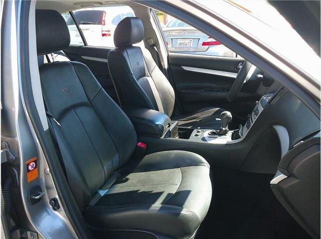 Photo of 2009 Gray INFINITI G37