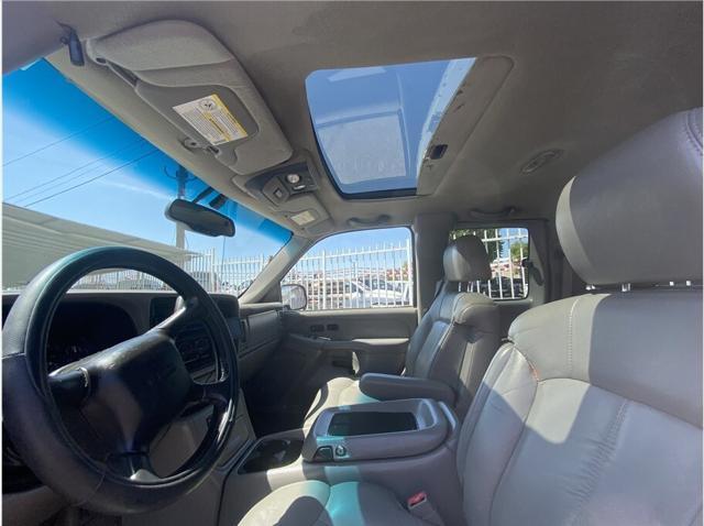 Photo of 2001 White GMC Sierra 1500