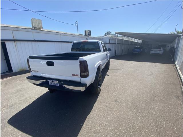 Photo of 2001 White GMC Sierra 1500