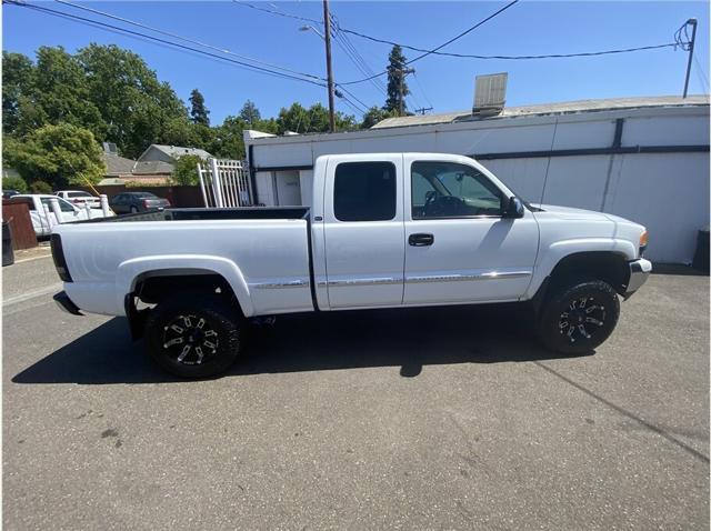 Photo of 2001 White GMC Sierra 1500