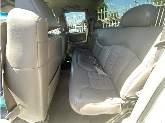 Photo of 2001 White GMC Sierra 1500