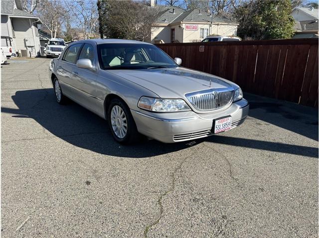 2005 Lincoln Town Car