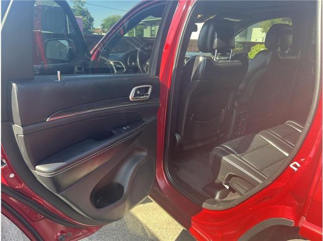 Photo of 2015 Red Jeep Grand Cherokee