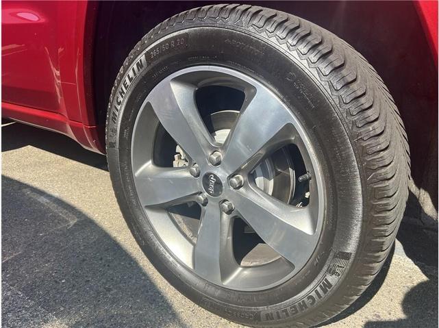 Photo of 2015 Red Jeep Grand Cherokee