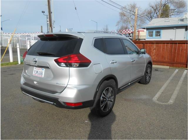 Photo of 2018 Silver Nissan Rogue