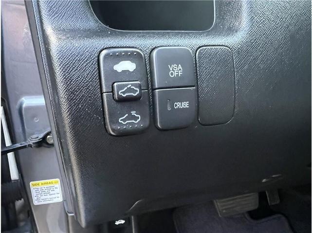 Photo of 2005 Silver Honda CR-V