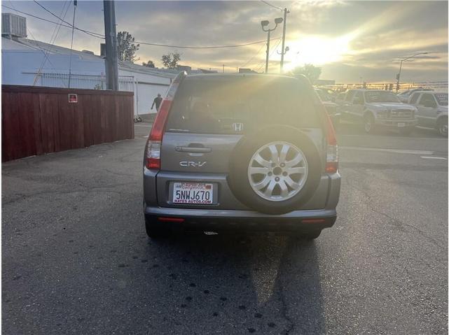 Photo of 2005 Silver Honda CR-V