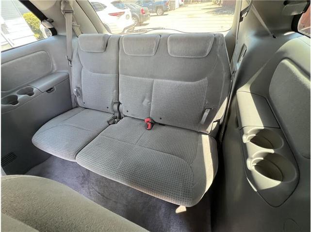 Photo of 2007 Silver Toyota Sienna