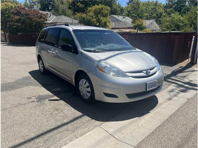 Photo of 2007 Silver Toyota Sienna