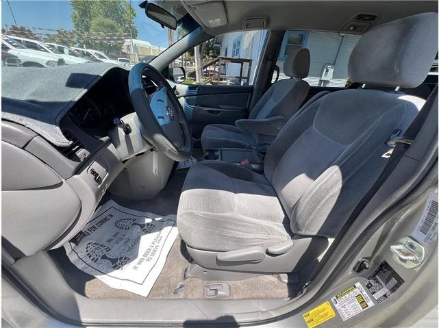 Photo of 2007 Silver Toyota Sienna