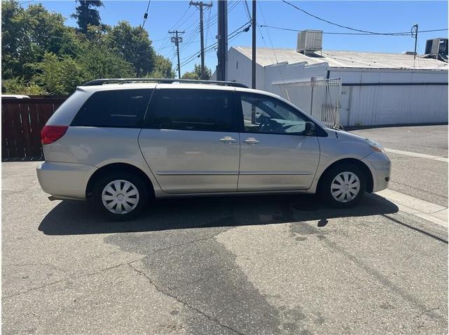 Photo of 2007 Silver Toyota Sienna