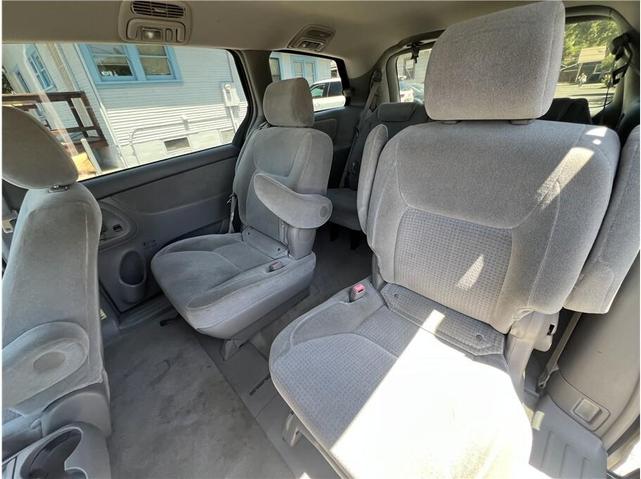 Photo of 2007 Silver Toyota Sienna