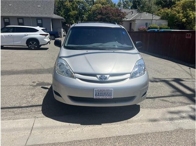 Photo of 2007 Silver Toyota Sienna