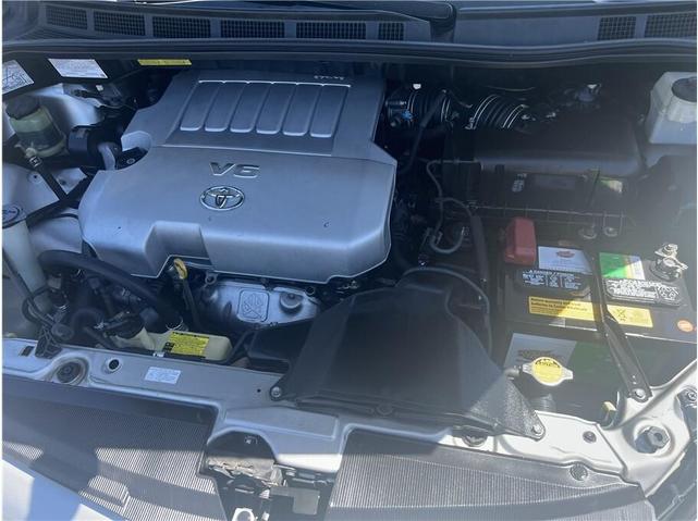 Photo of 2007 Silver Toyota Sienna