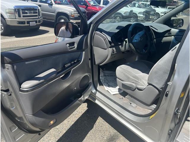 Photo of 2007 Silver Toyota Sienna