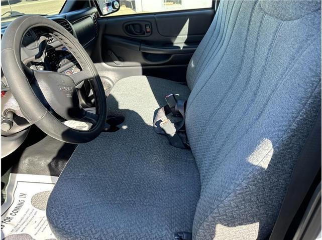 Photo of 1999 White GMC Sonoma