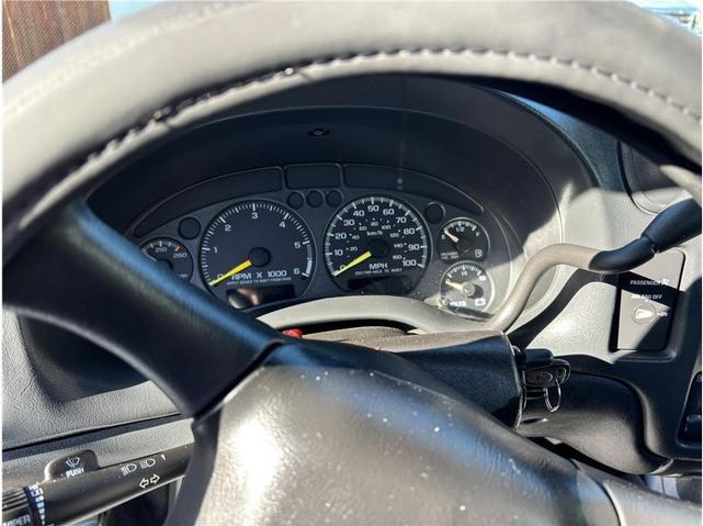 Photo of 1999 White GMC Sonoma