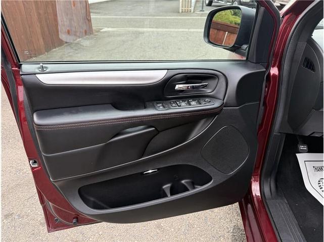 Photo of 2019 Burgundy Dodge Grand Caravan