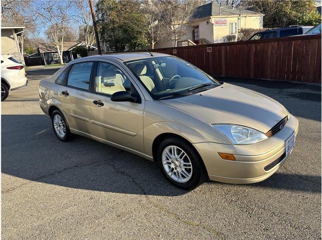 Photo of 2000 Gold Ford Focus