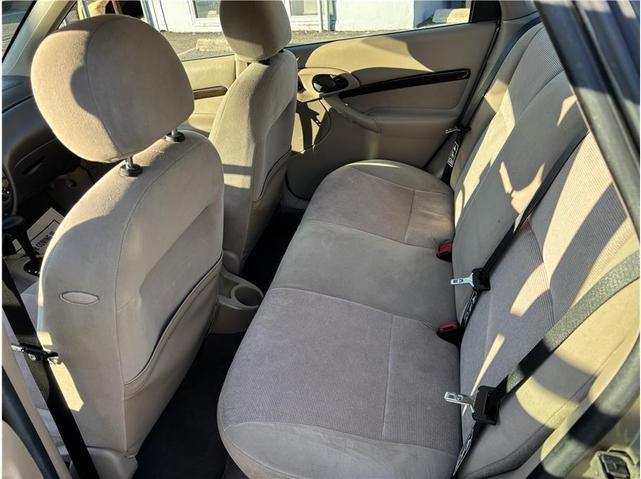 Photo of 2000 Gold Ford Focus